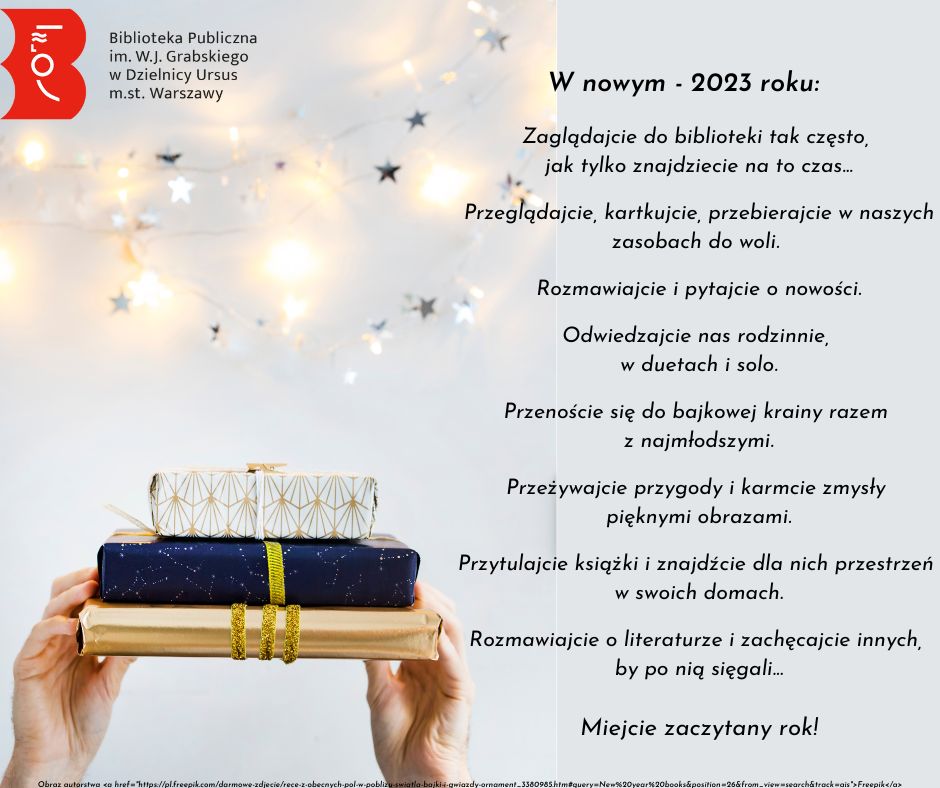 ręce trzymające książki przewiązane wstążką
