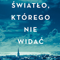 na okładce książki widać chmury i zarys miasta