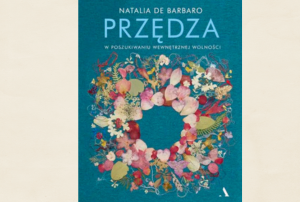 okładka w ciemnym niebieskim kolorze, na okładce wianek z liści i kwiatów