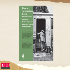 okładka książki - kobieta wchodzi do przyczepy