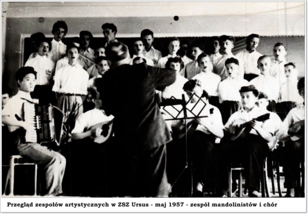 AR.ZSZ.MS.18.051.chor.mandolinisci