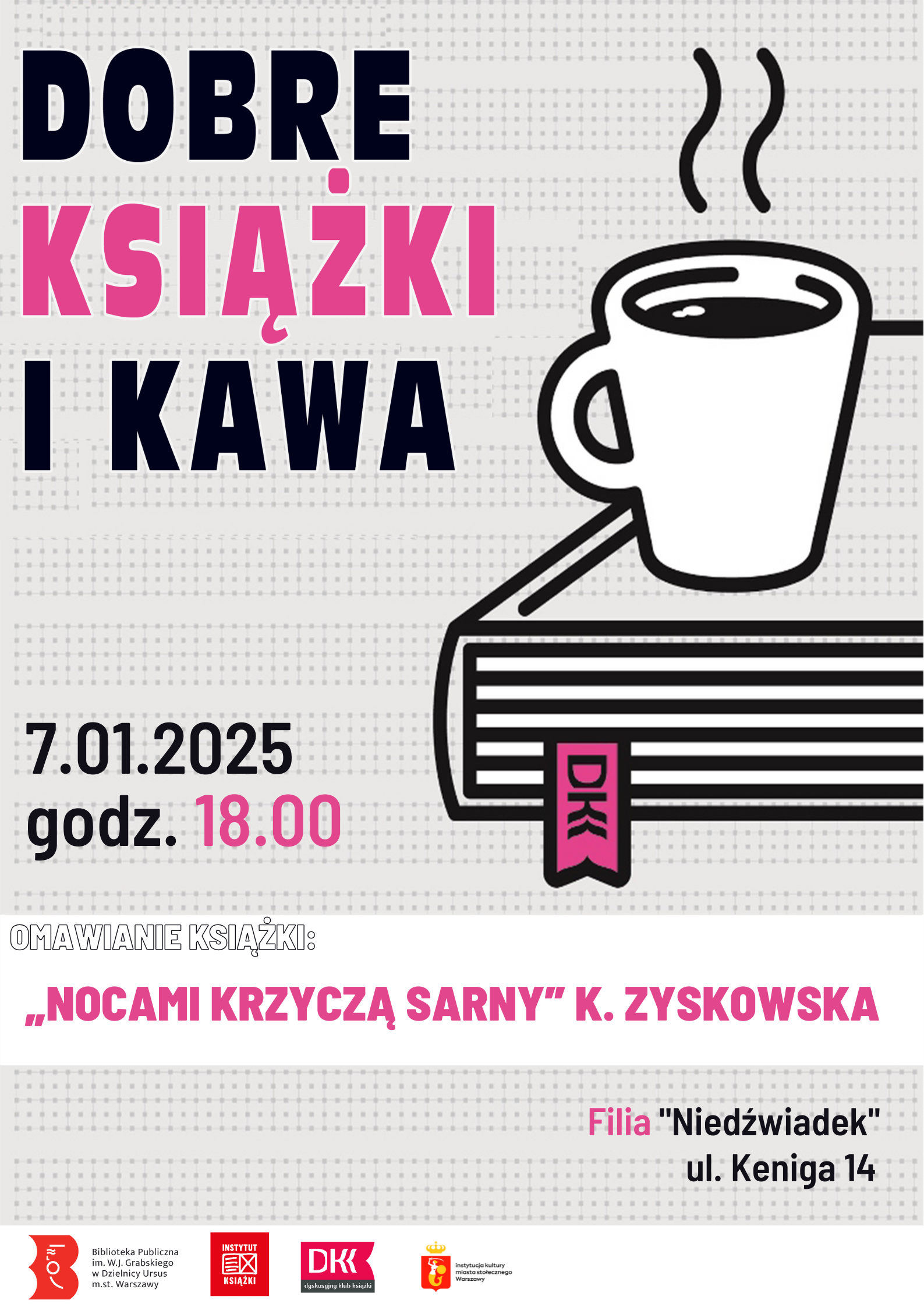 gorący kubek z kawą stoi na książce przełożonej zakładką