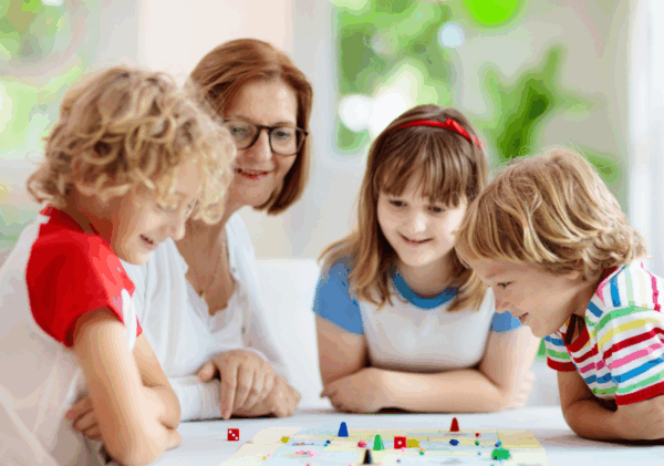 Projekt bez nazwy uśmiechnięta kobieta razem z dziećmi gra w gry planszowe