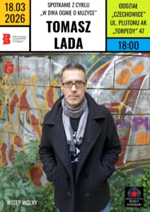 Plakat przedstawia mężczyznę w okularach, czarnym płaszczu i szarym szaliku