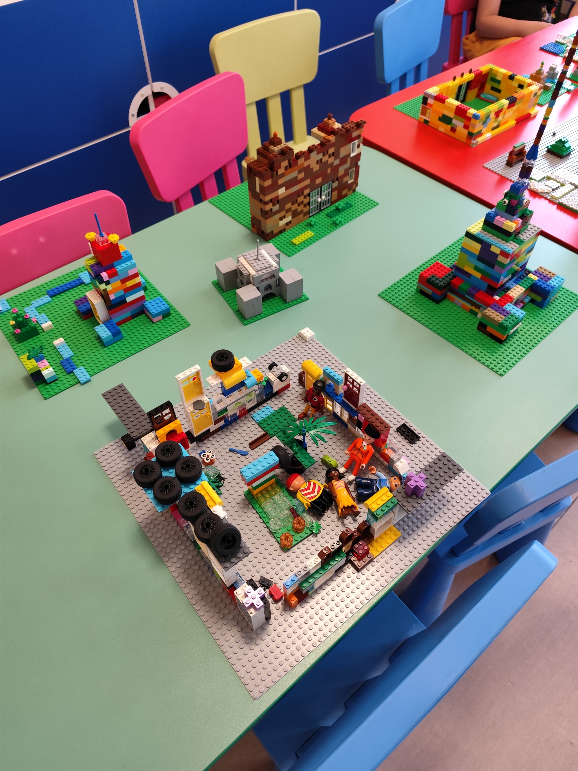 9 (15.07) Budowle wykonane z klocków LEGO.
