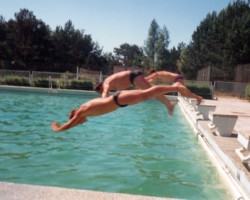 Popowo, Oś. Wczasowy ZM Ursus, przy fontannie - lata 90-te XX w. AR.JP.14.021