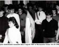 Ślubowanie klas pierwszych 1986 AR.ZSZ.MS.18.083