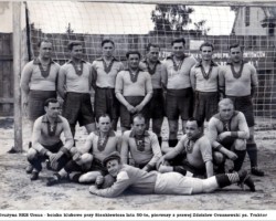 Piłkarze RKS Ursus na boisku - lata 50-te XX w. AR.EP.21.018