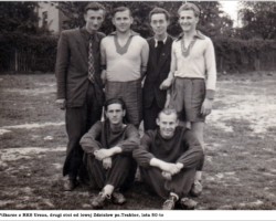 Piłkarze RKS Ursus na boisku - lata 50-te XX w. AR.EP.21.018