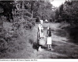 Ośrodek wczasowy ZM Ursus, Popowo, grzybobranie - lata 70-te XX w. AR.EP.21.031