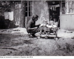 Jadwiga na wczasach z wnukami, Popowo - lata 80-te AR.EP.21.037