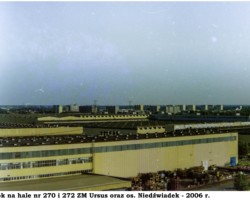 Widok na hale nr 270 i 272 ZM Ursus oraz os. Niedźwiadek - 2006 r. AR.AZ.20.048
