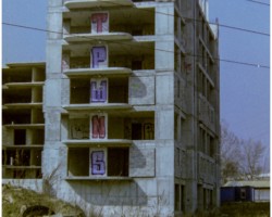 Przerwana budowa osiedla przy ul. Rakuszanki (Gołąbki) - 2005 r. AR.AZ.20.057